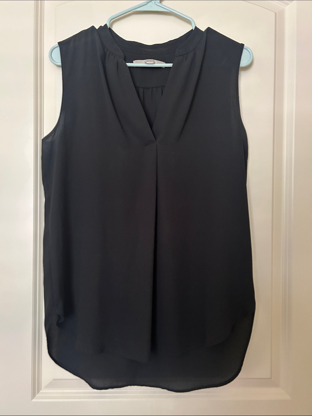 LOFT Black Sleeveless V-Neck Chiffon Camisole